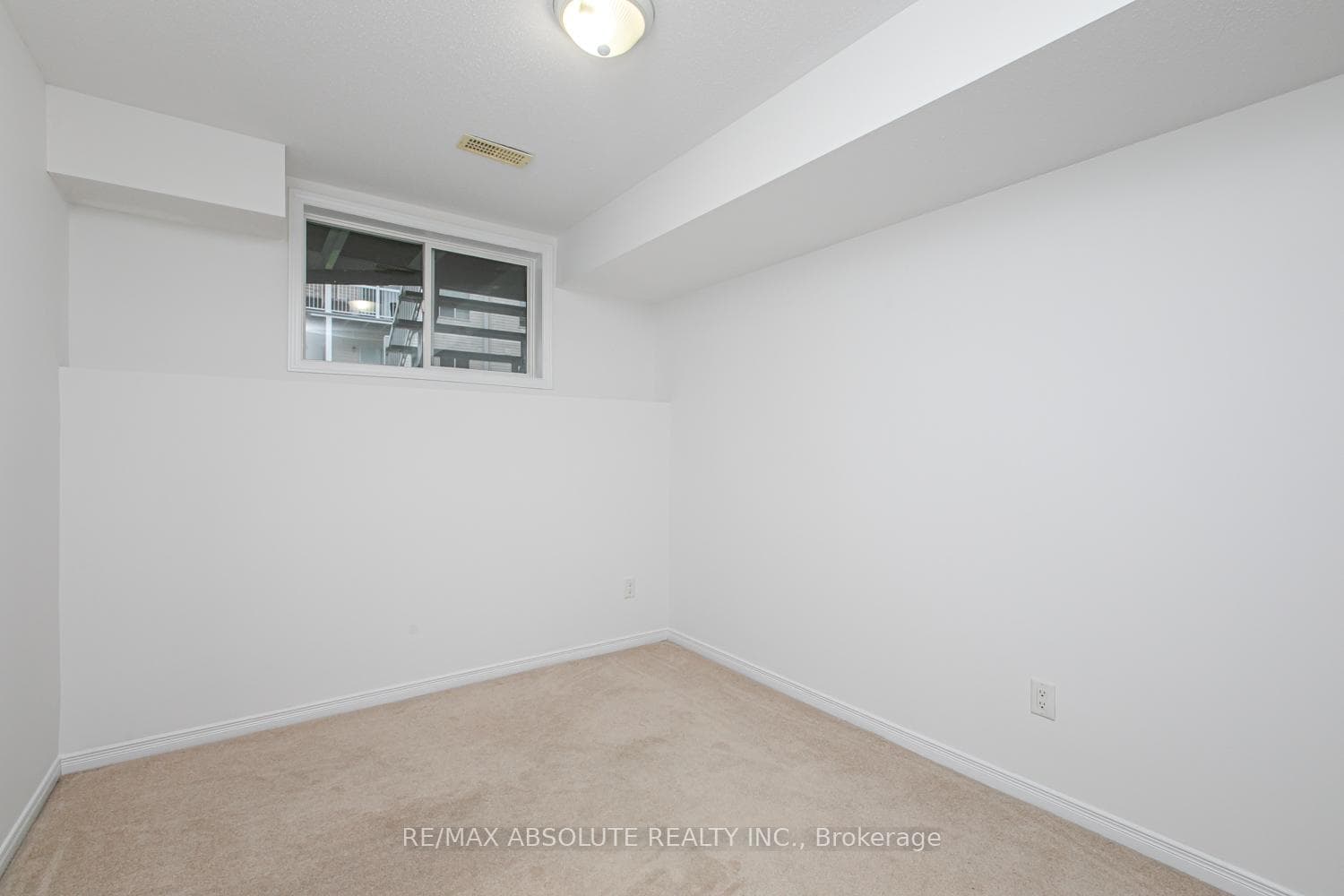 250 Gershwin Private photo 23
