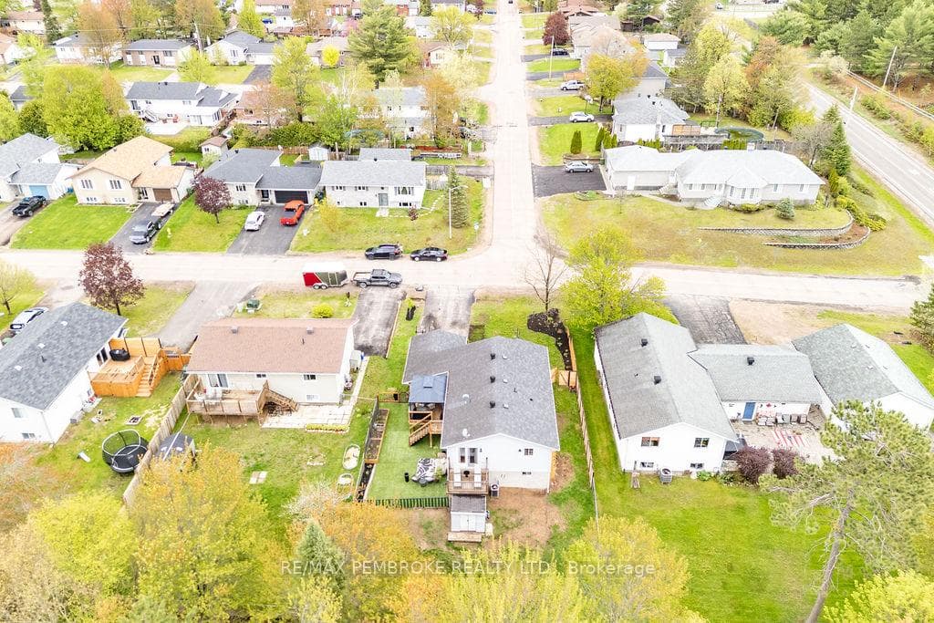 66 Woodland Crescent photo 38