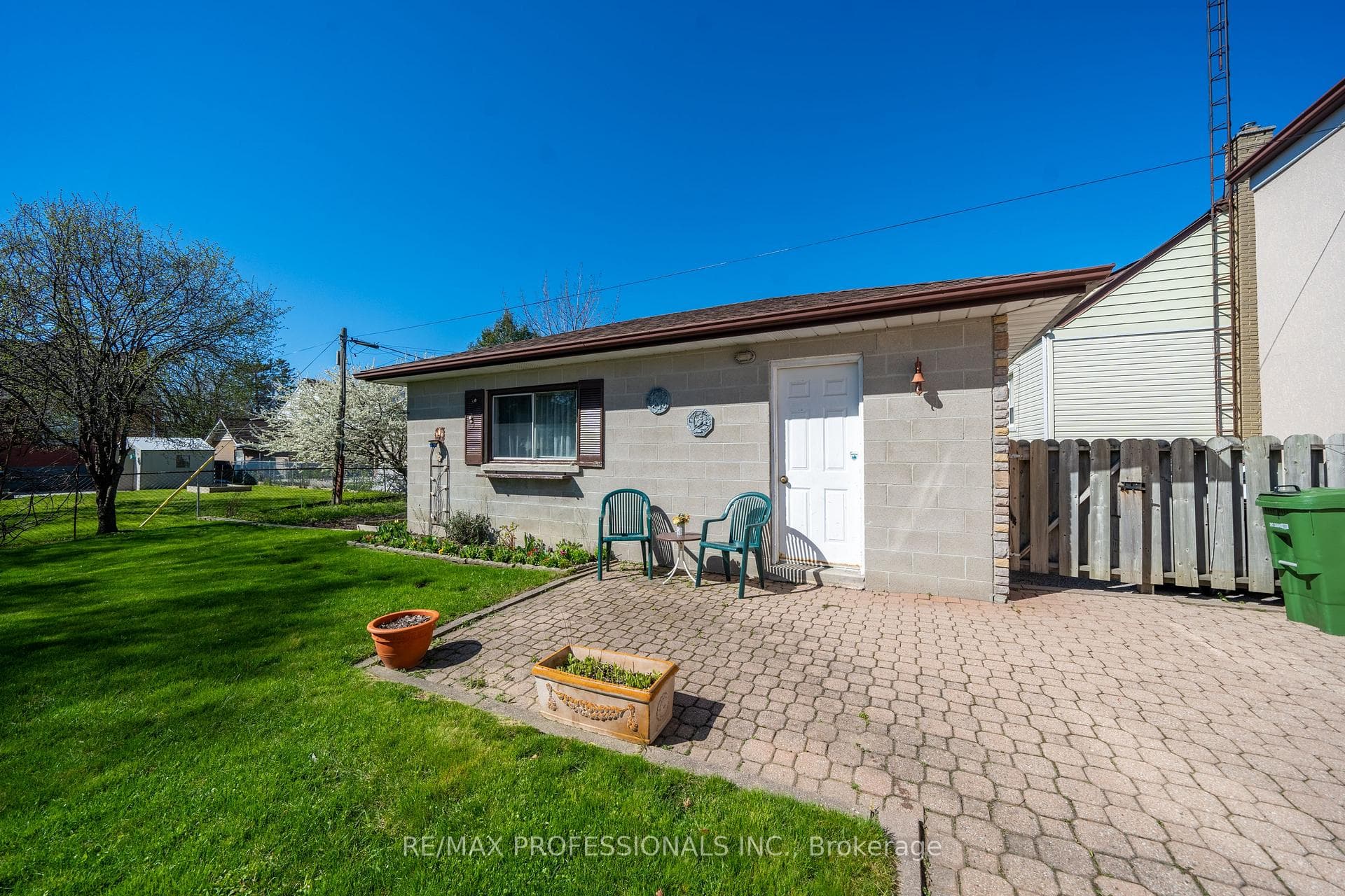 53 Winston Pk Boulevard photo 32