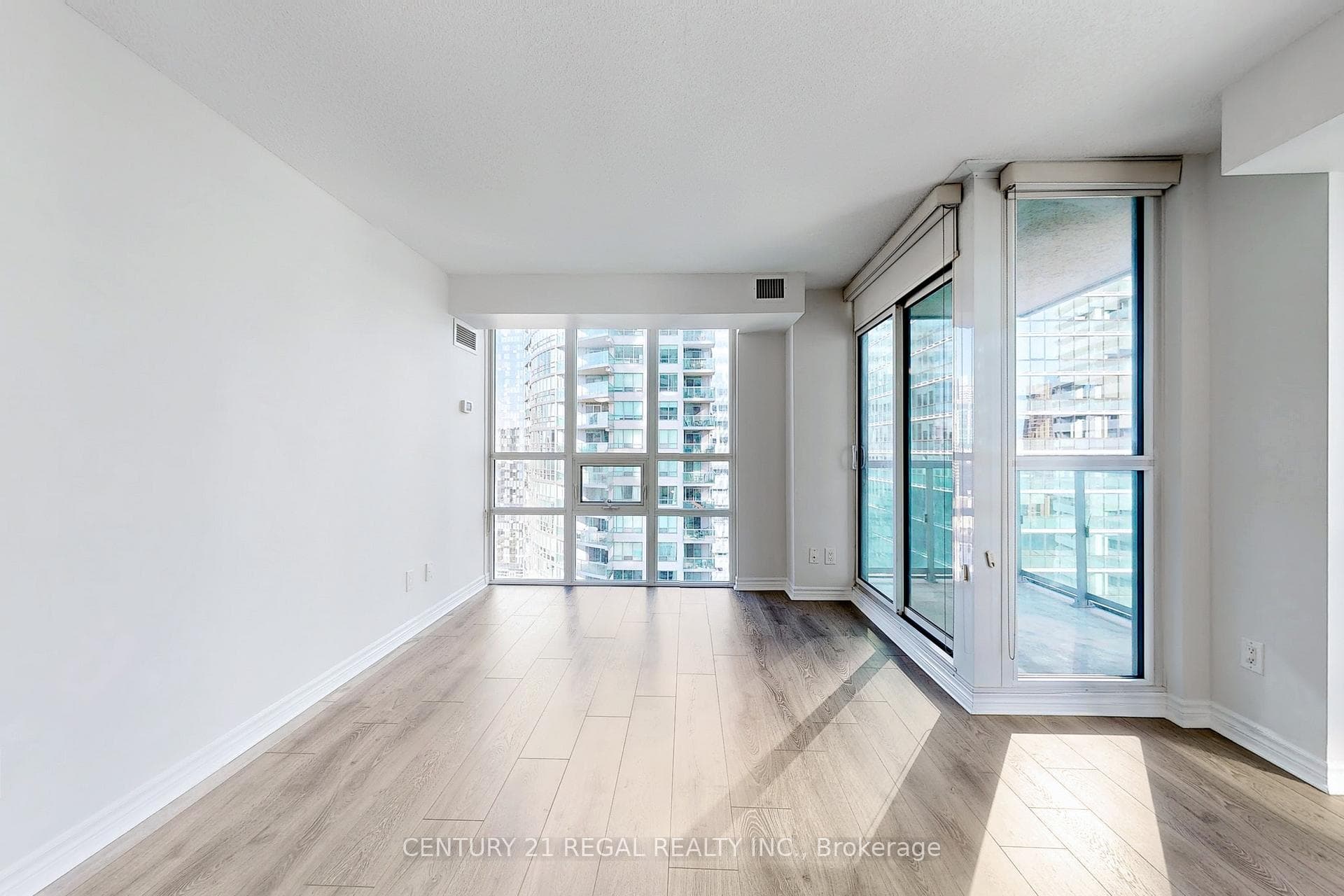 19 Grand Trunk Crescent Unit 2706 photo 7