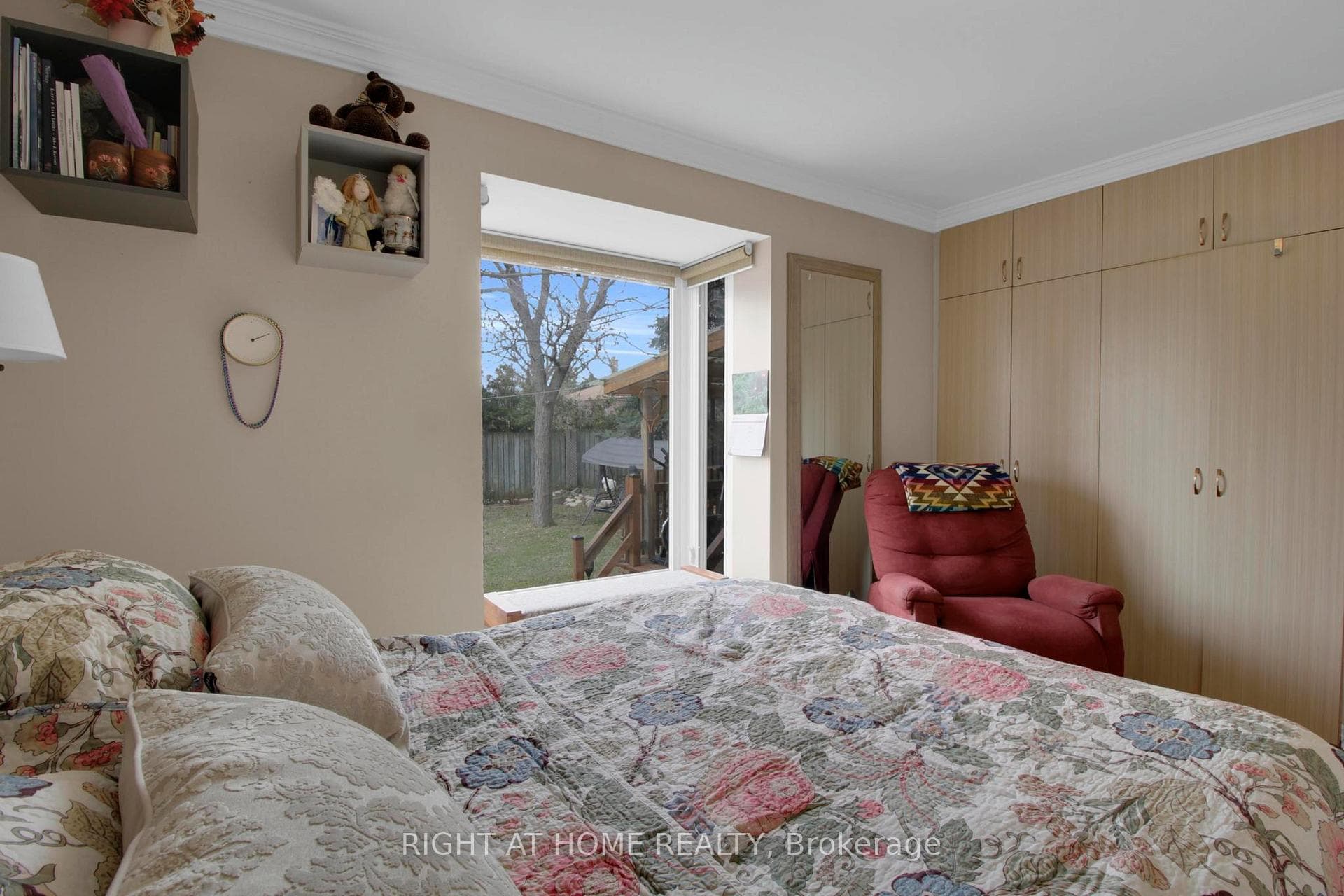 1425 Chalice Crescent photo 23