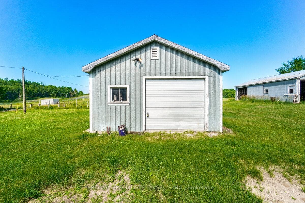 938198 Airport Road photo 32