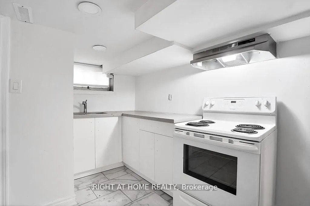 210 Mary Street Unit Bsmt photo 2