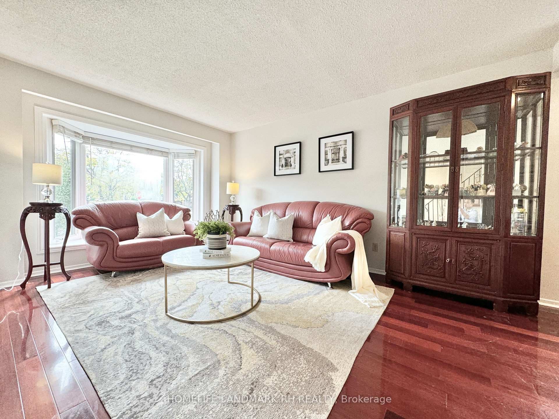 2 Carolbreen Square photo 2
