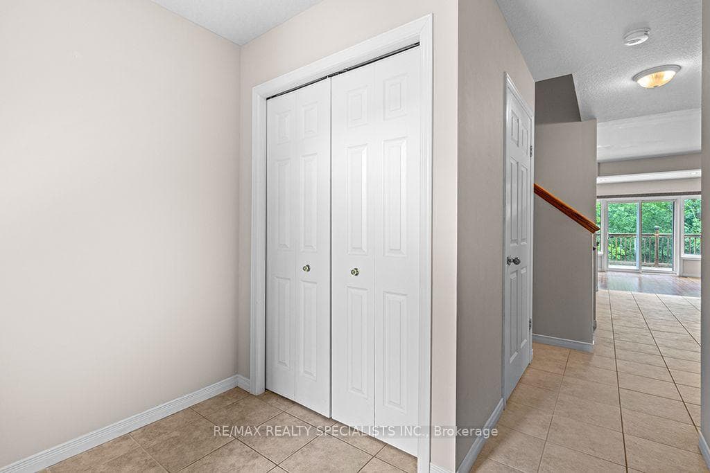 292 Briarmeadow Drive photo 9