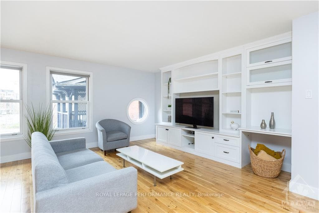 271 MCLEOD Street Unit 2 photo 6