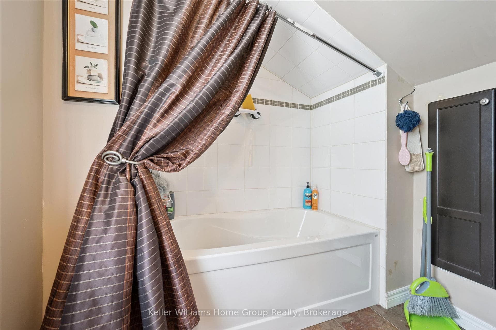 144 Hill Street photo 26