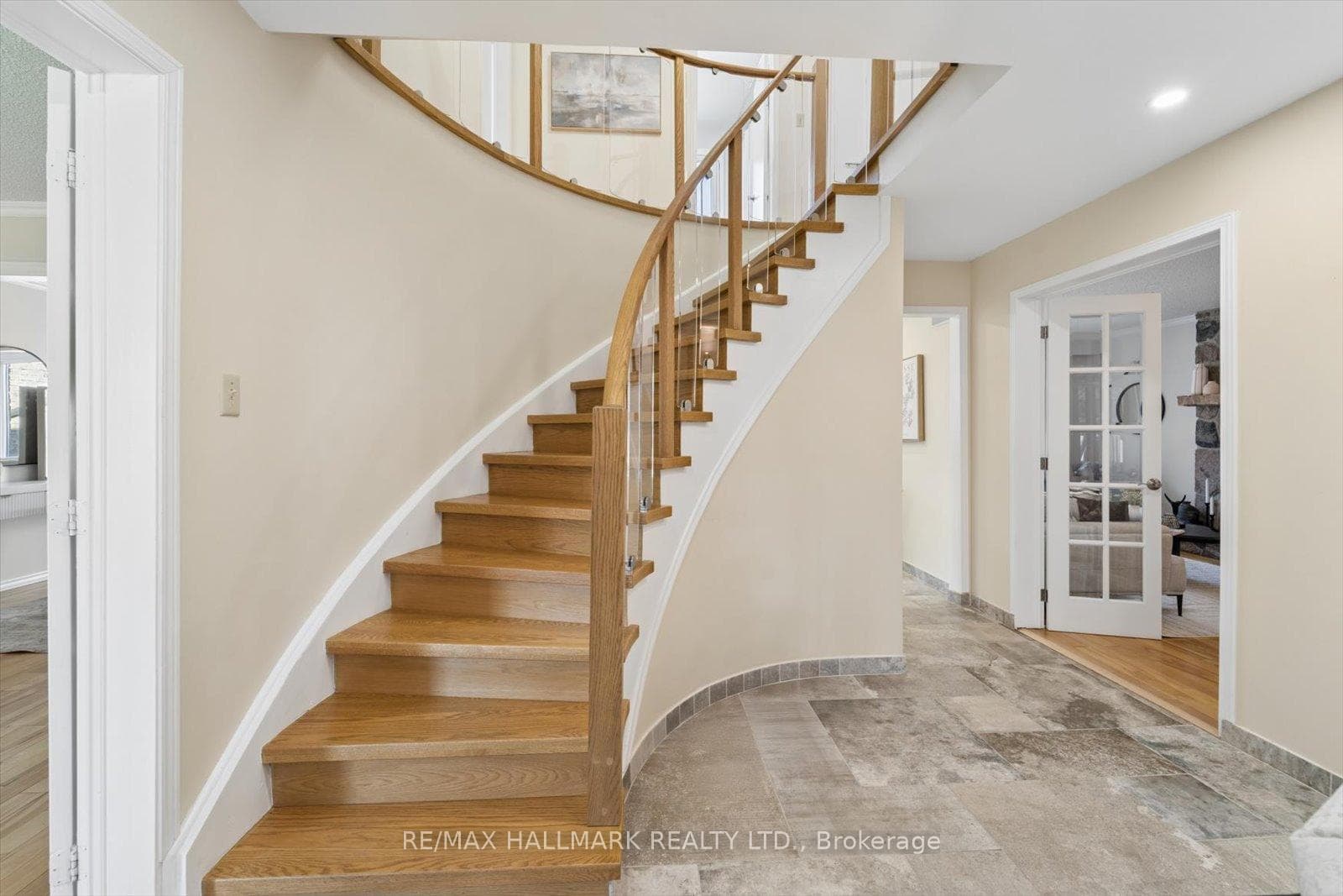 1156 Gloucester Square photo 5