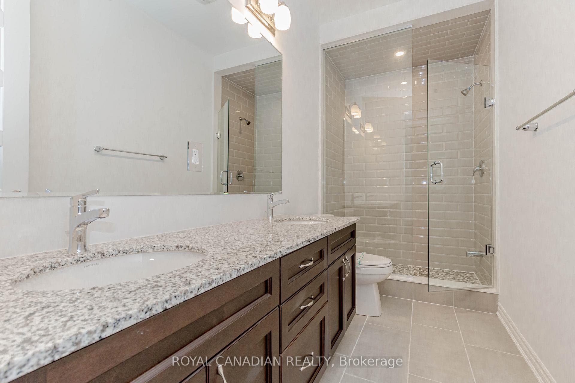 1856 Thames Circle photo 22