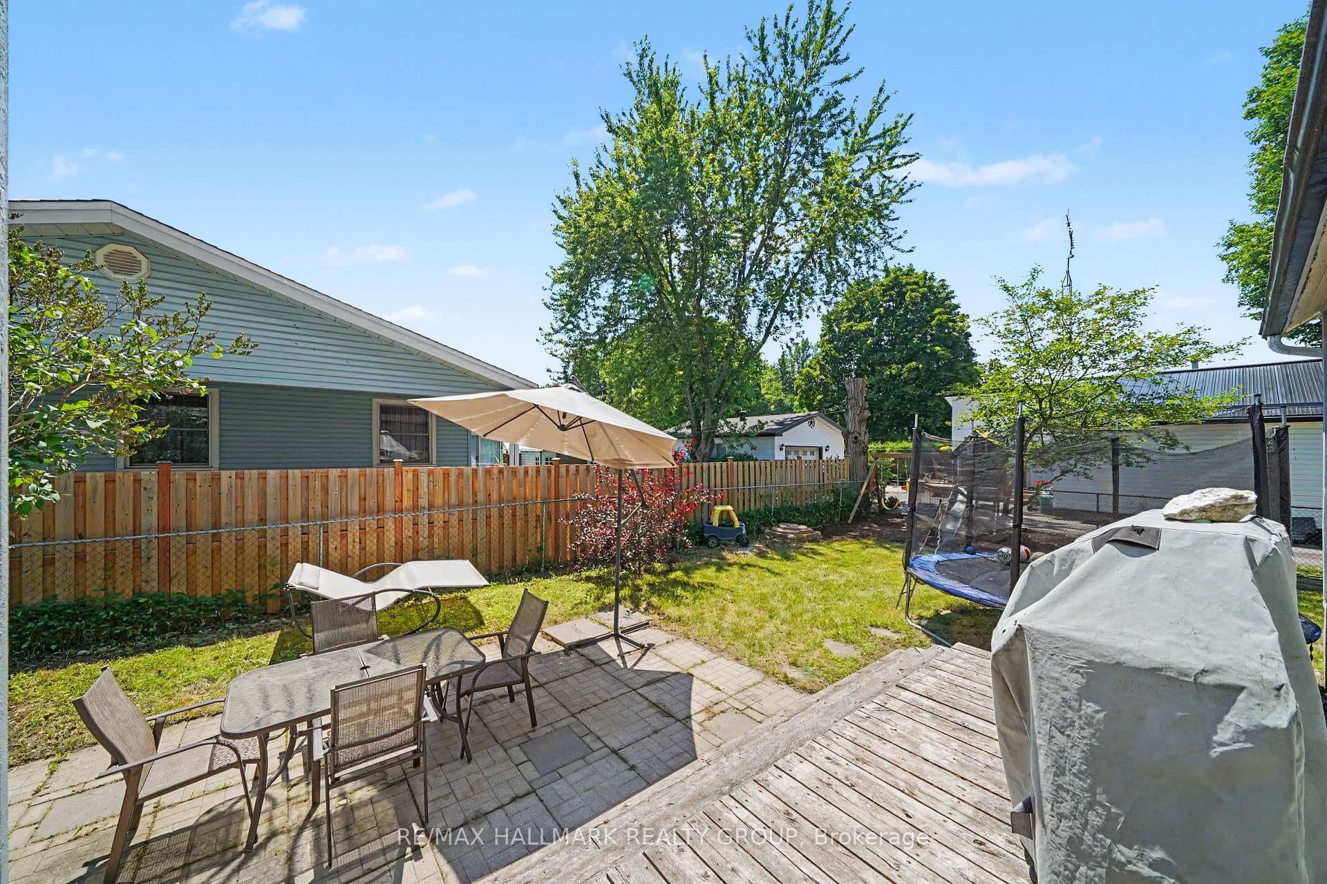 98 Drummond Street photo 39
