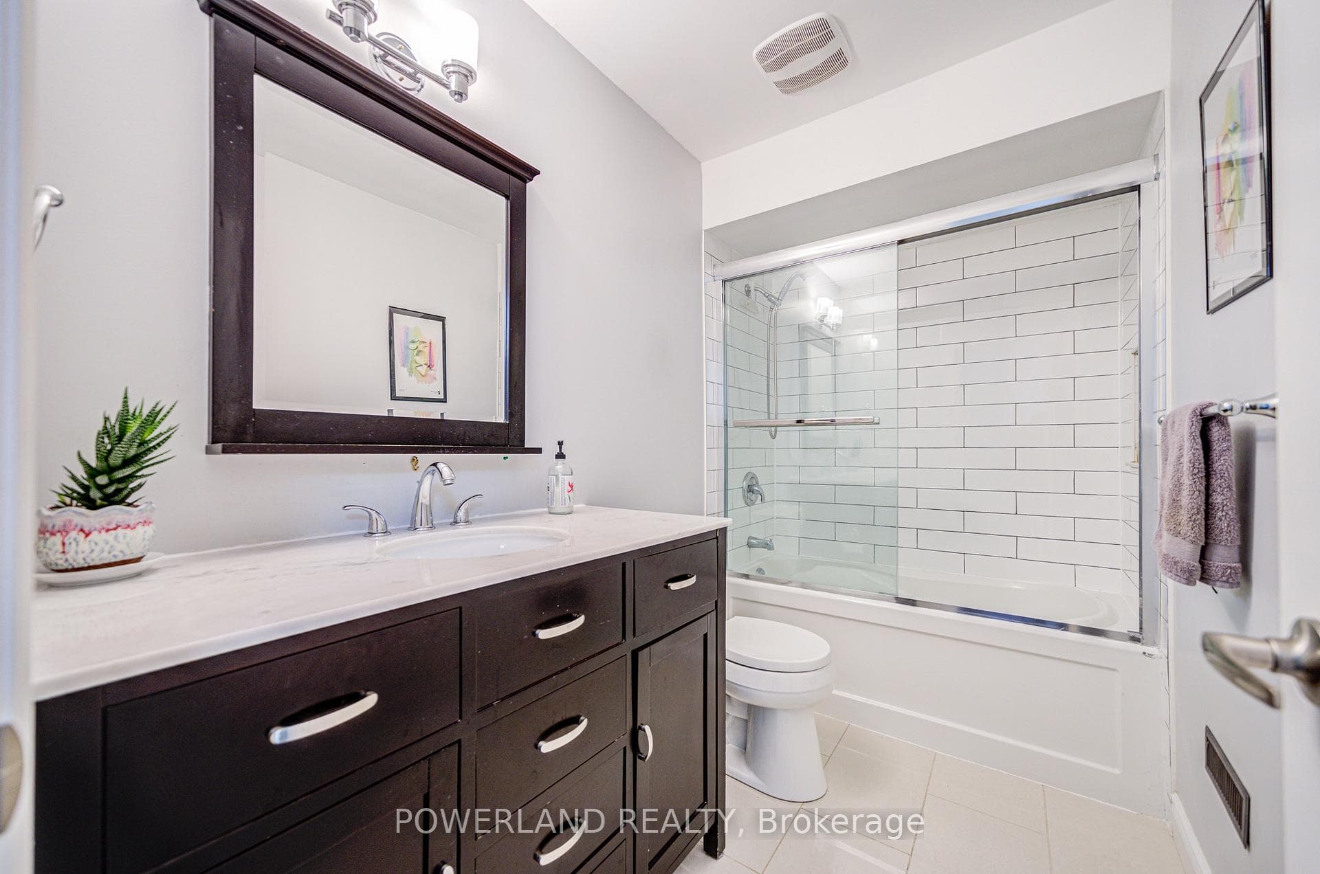 20 Coatsworth Crescent photo 27