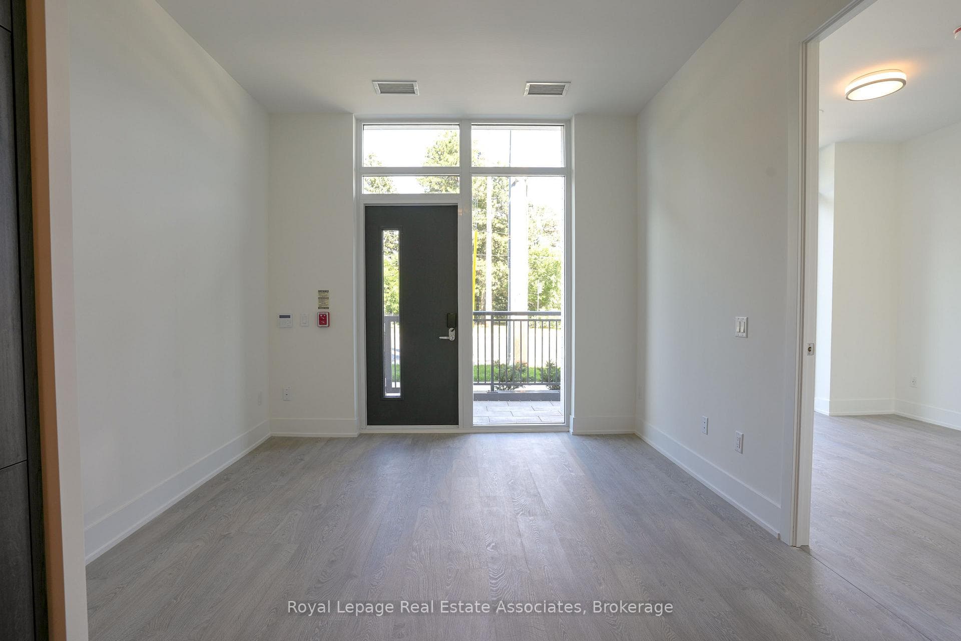259 The Kingsway N/A Unit 105 photo 6