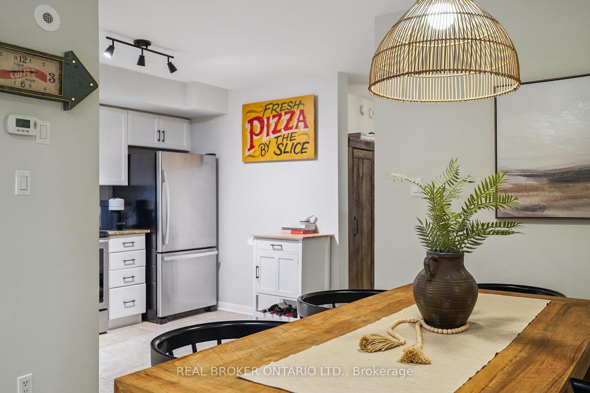 18 Laidlaw Street Unit 1016 photo 14