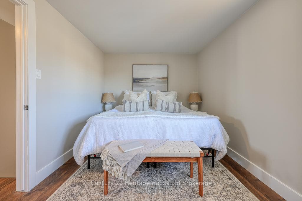 1088 Canfield Crescent photo 22