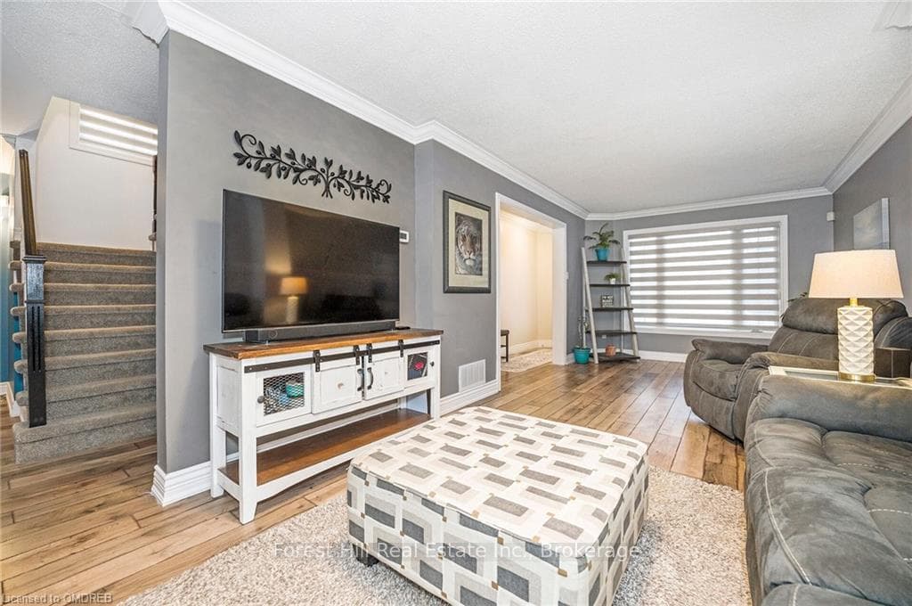 3337 CARDIFF Crescent photo 4
