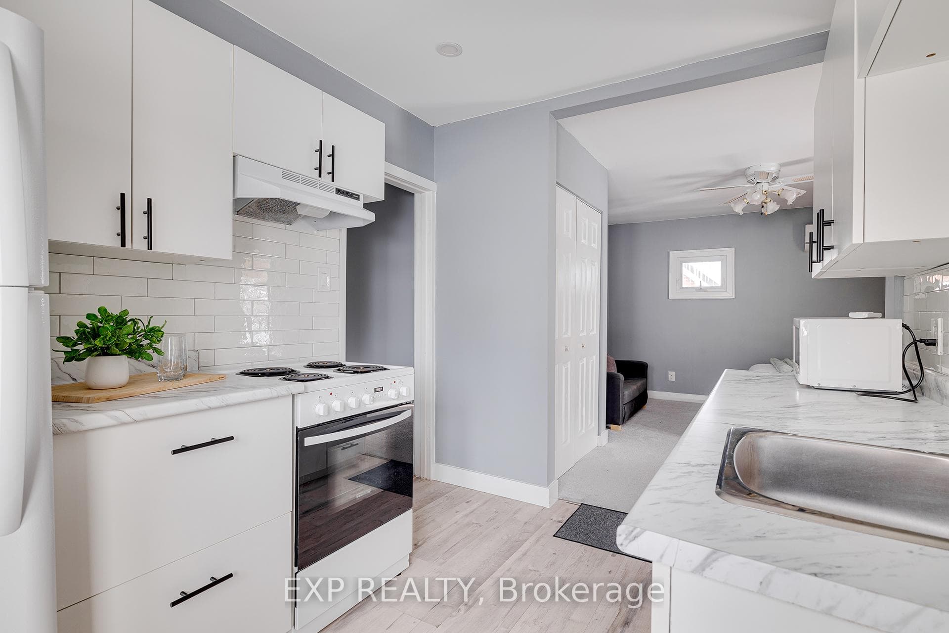 77 Borden Avenue photo 21
