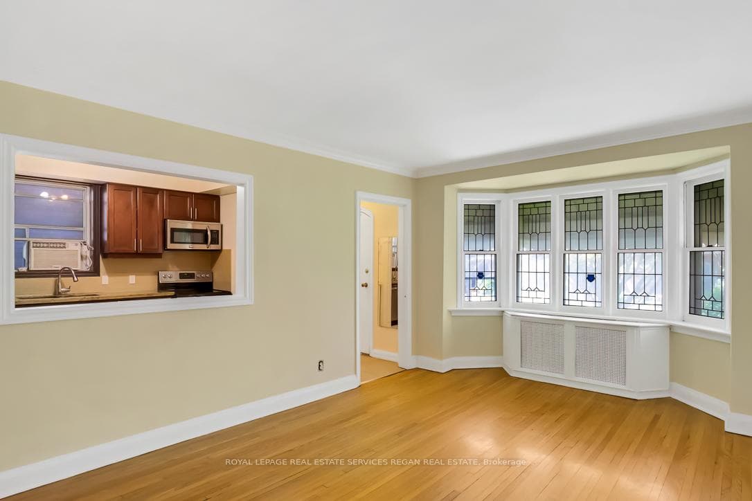877 Ossington Avenue photo 9
