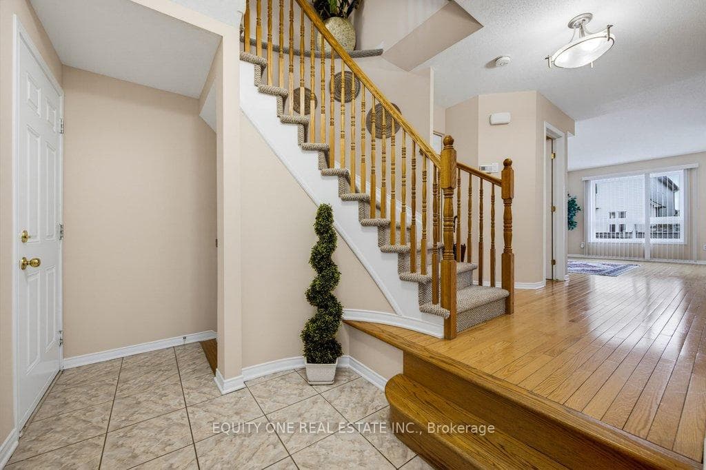 325 Applecross Crescent photo 6