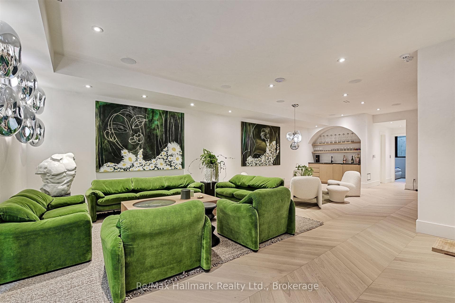 63 Pears Avenue photo 24
