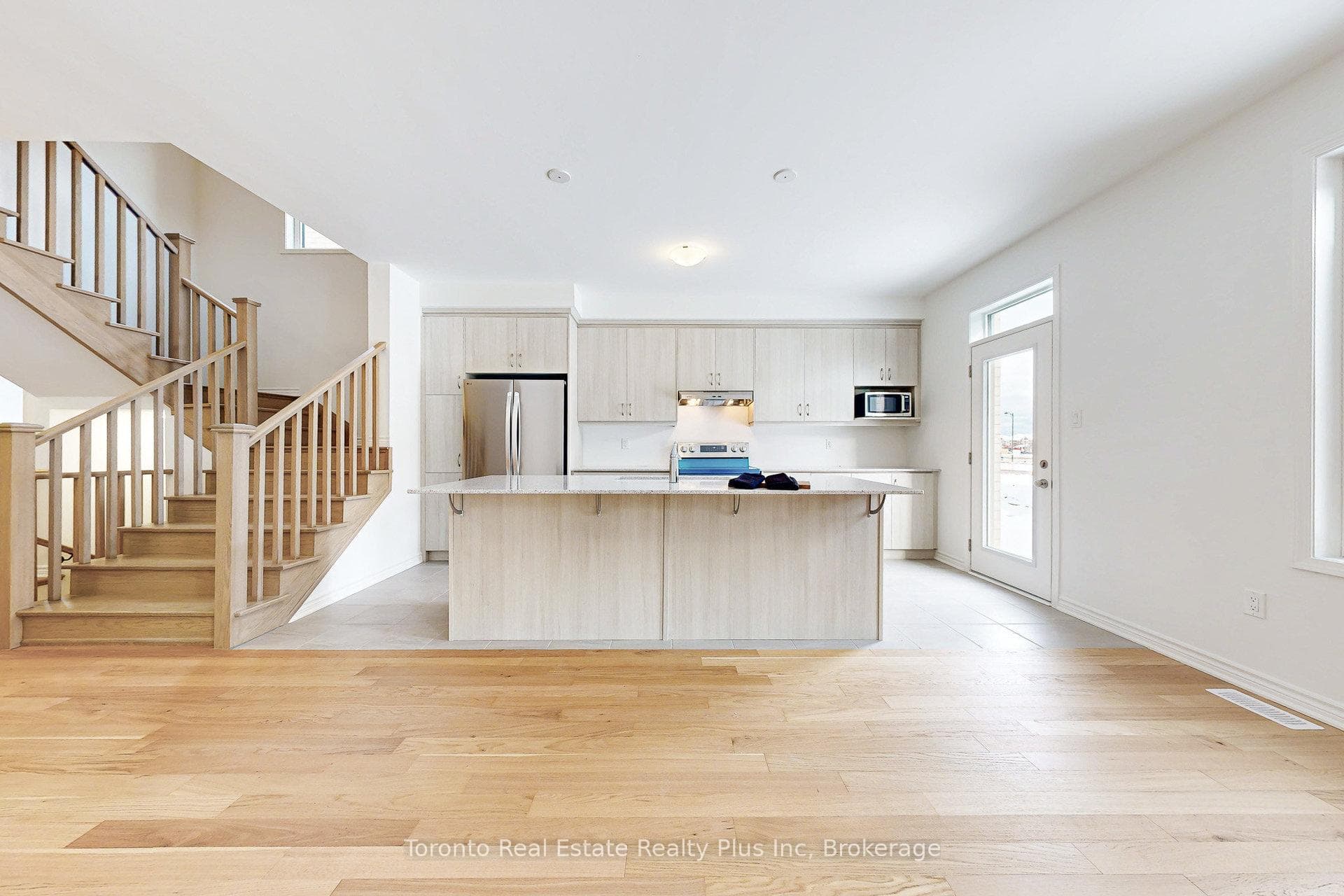 1476 Melville bonus Crescent photo 23