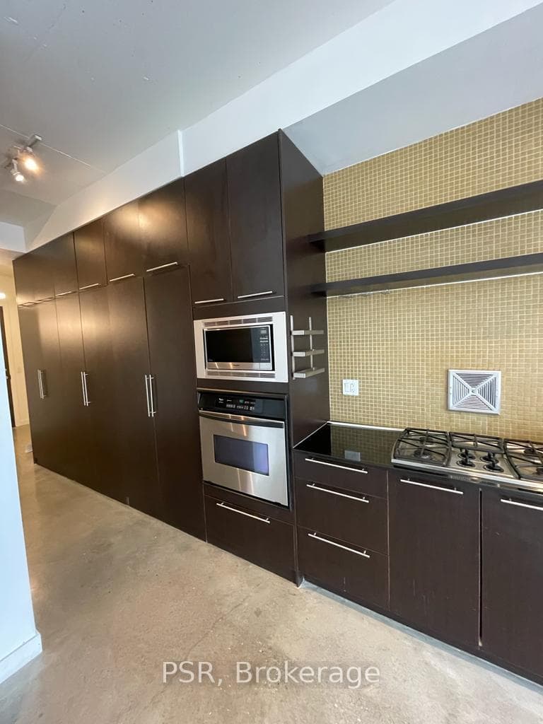 23 Brant Street Unit 713 photo 4