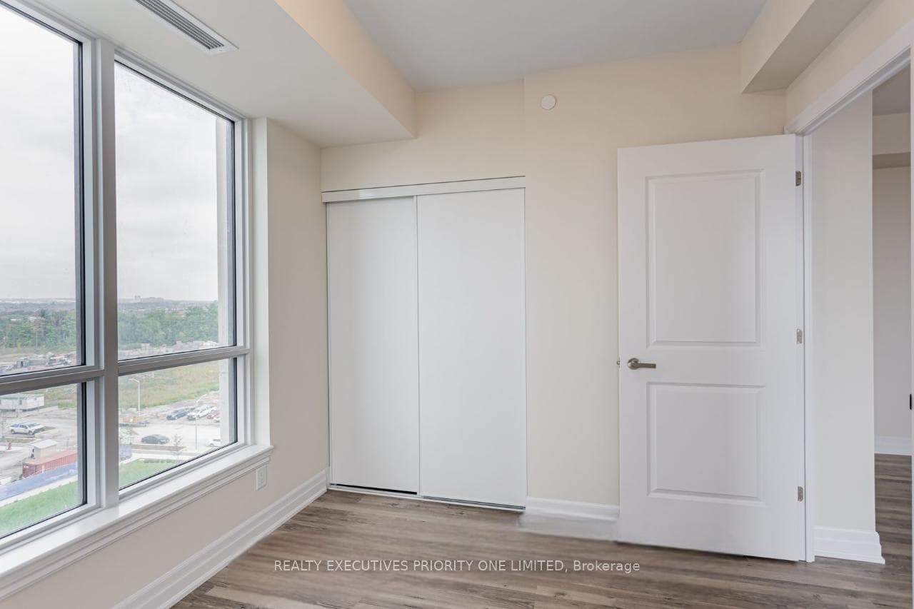 9075 Jane Street Unit 809 photo 14
