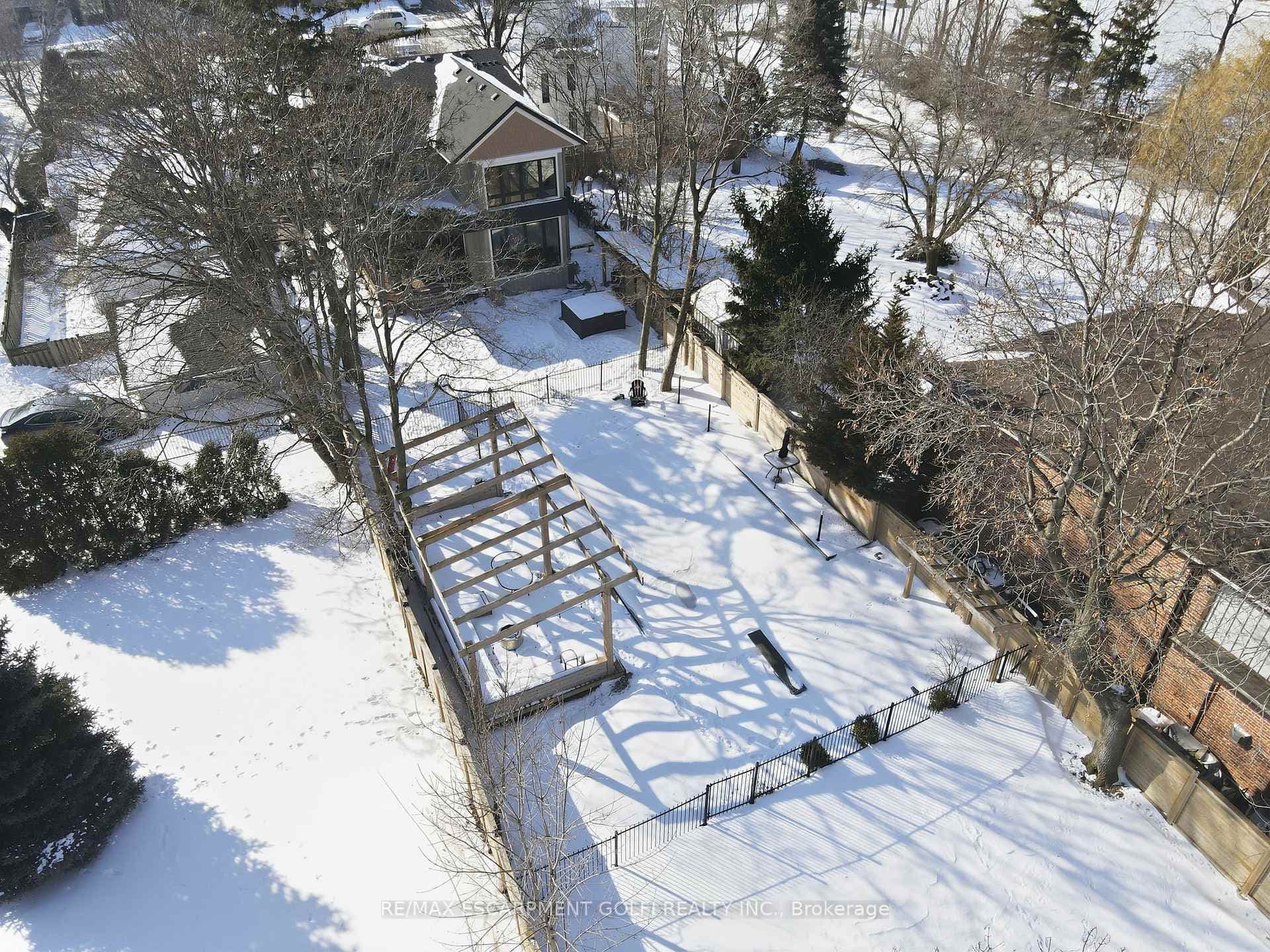 20 Lakeshore Drive photo 37