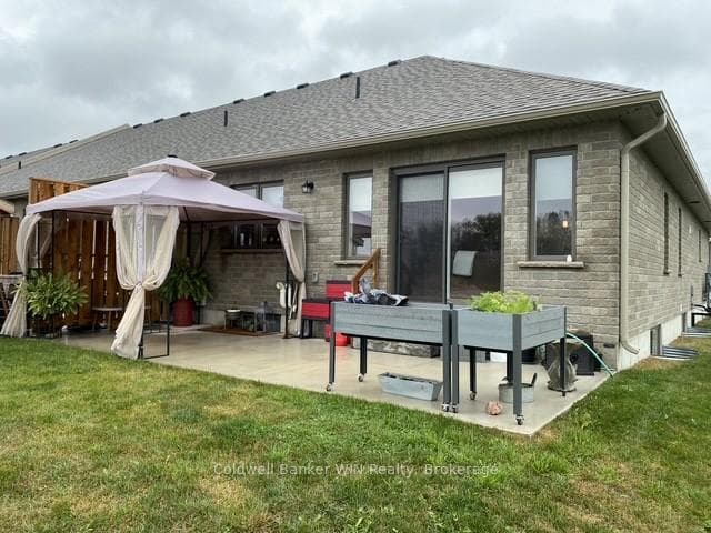 449 Wellington Street photo 15