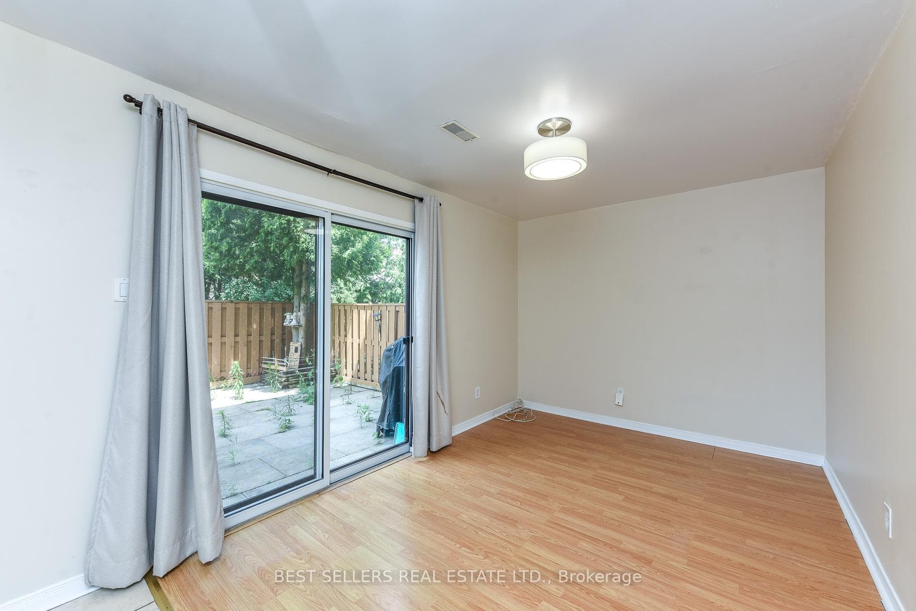 12 Ashton Crescent Unit 12 photo 31
