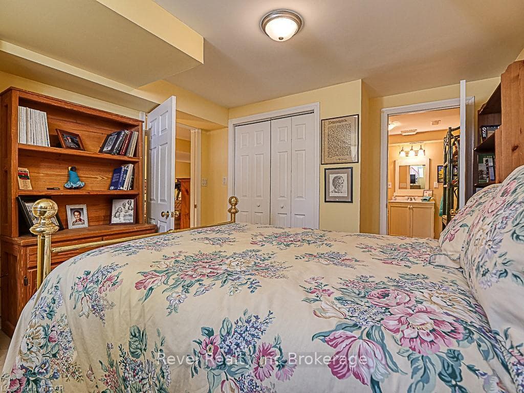 735 GARDEN COURT Crescent photo 27