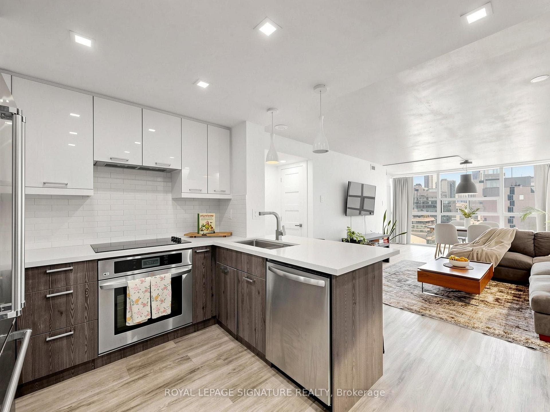 705 King Street Unit 1603 photo 18