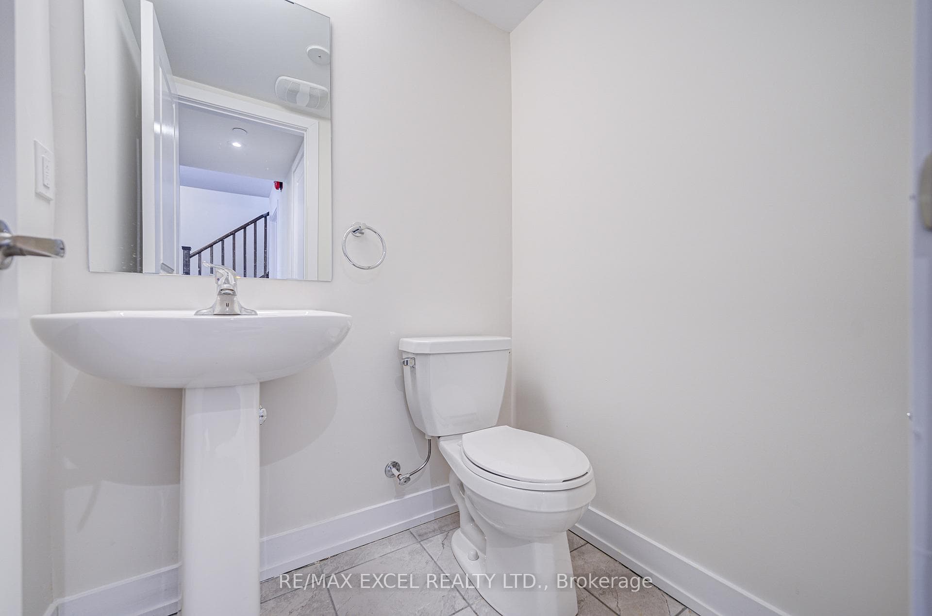 35 Ingersoll Lane photo 10