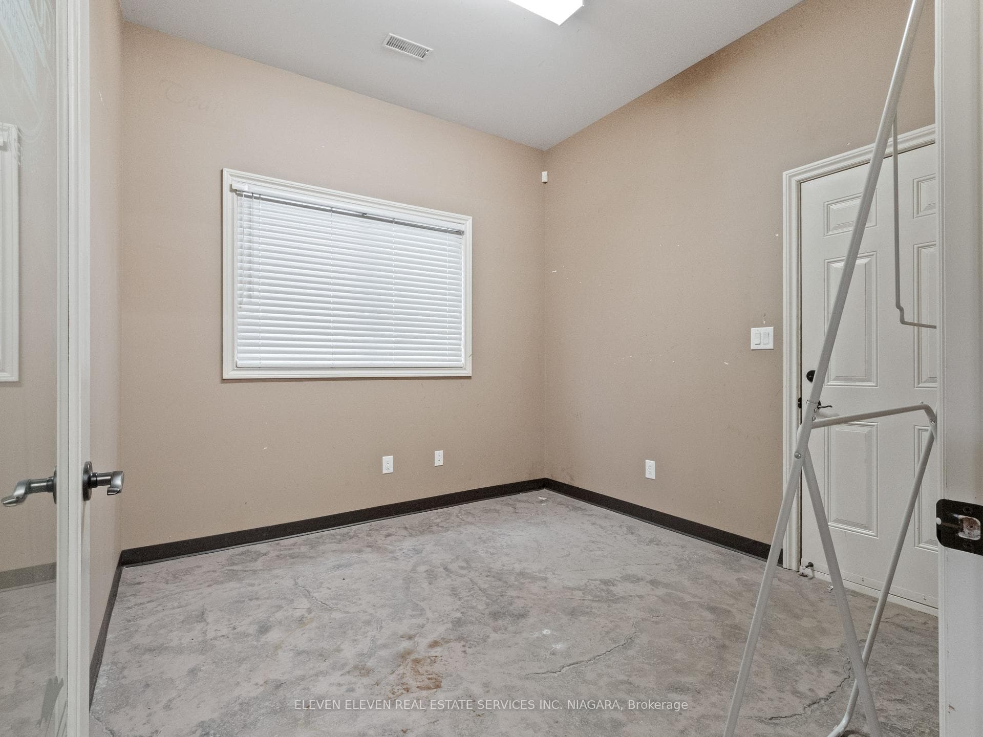 Office Space on Ground Level with heat/cooling!