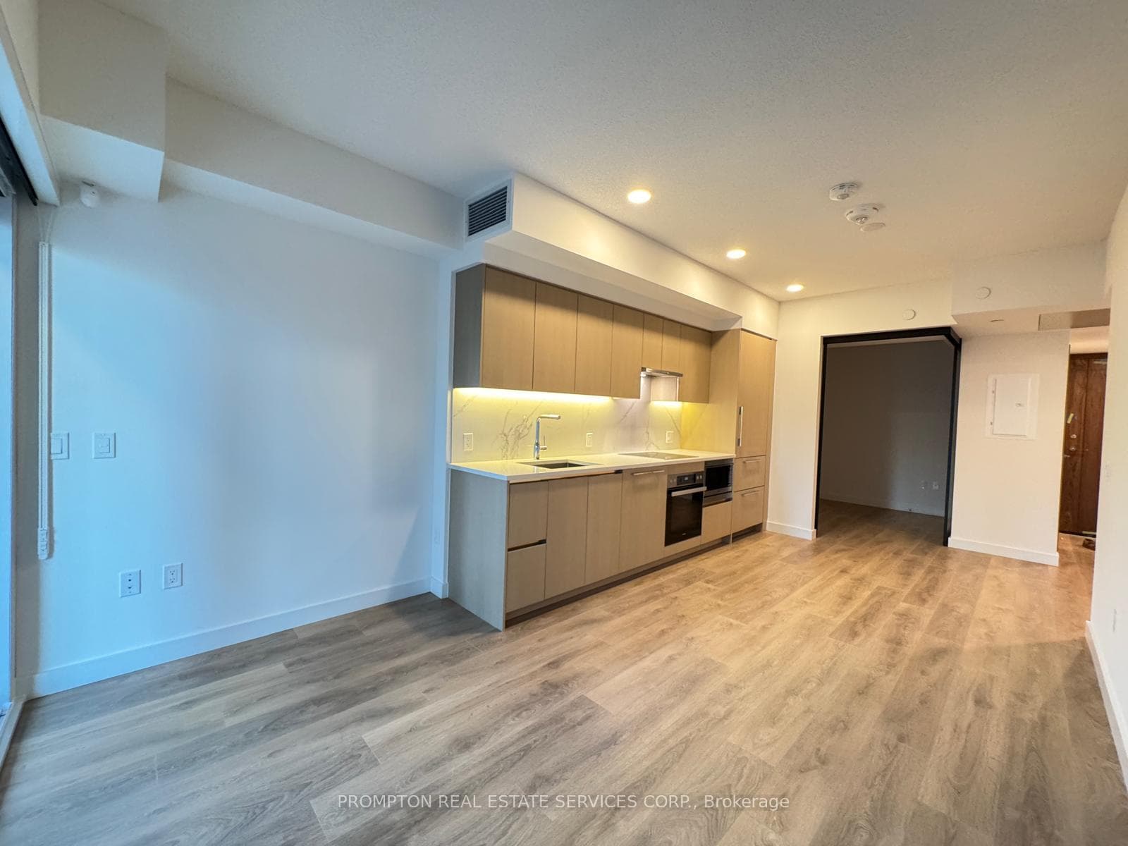 1 Concord Cityplace Way Unit 317 photo 4