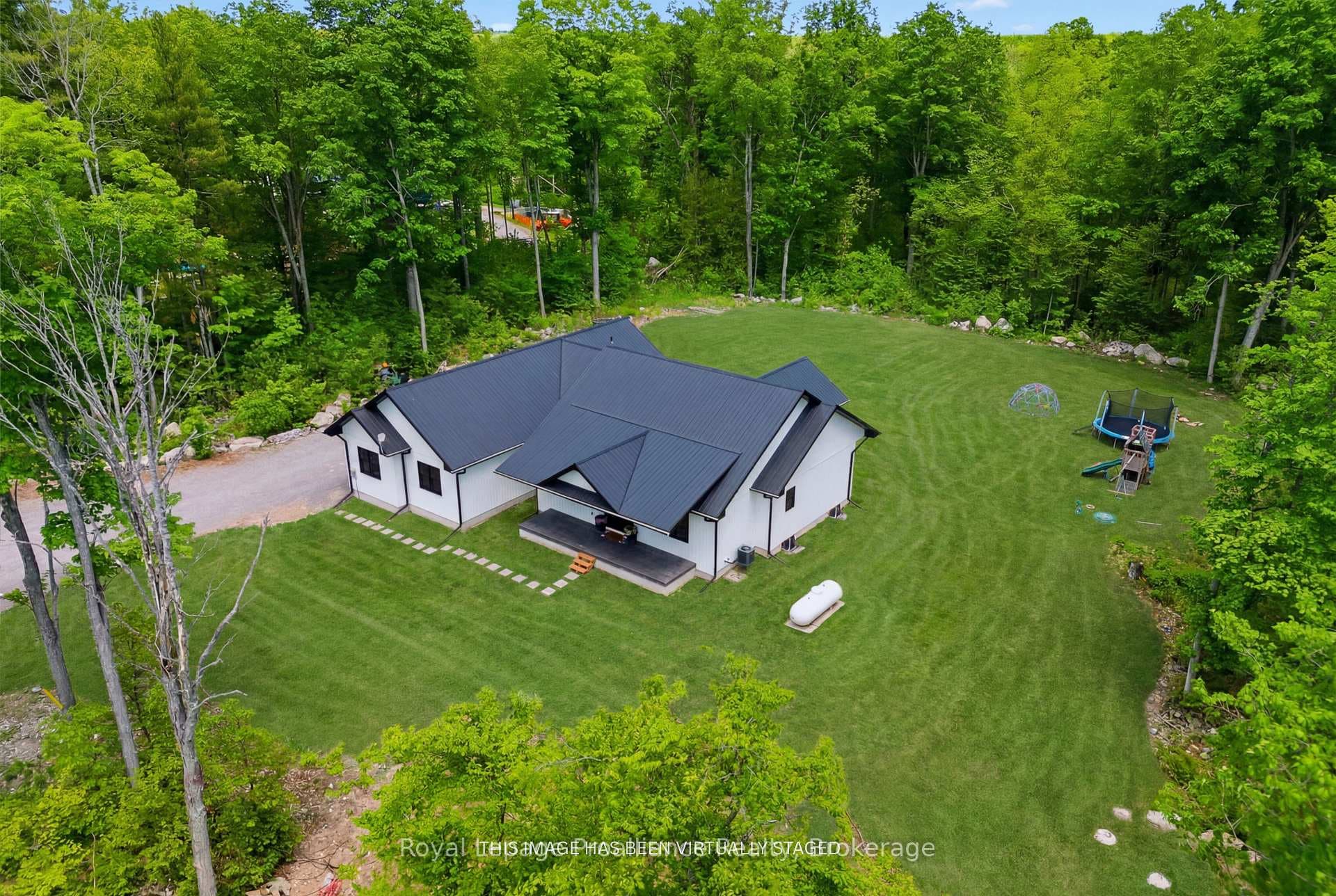 293 Douglas Road photo 45