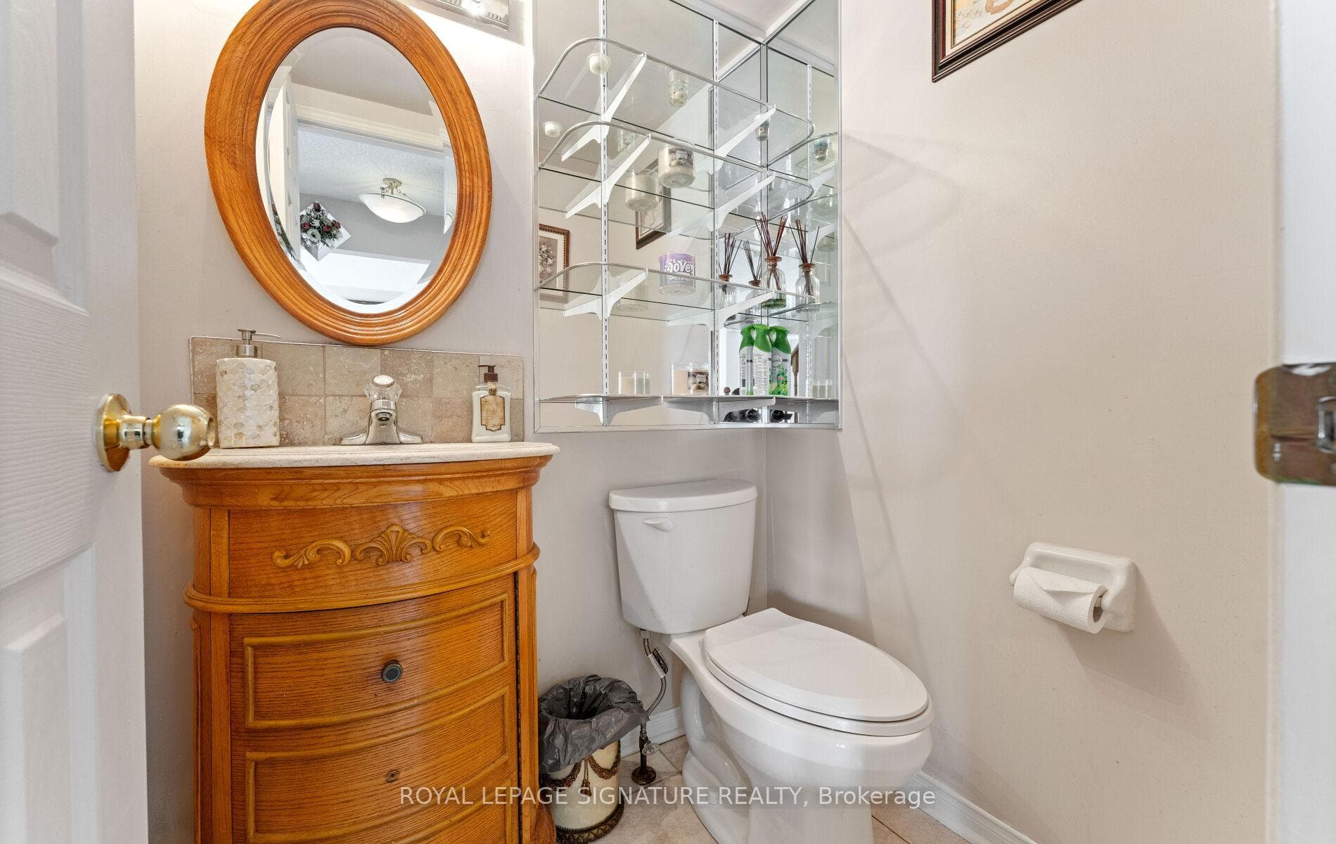 3252 Laburnum Crescent photo 18