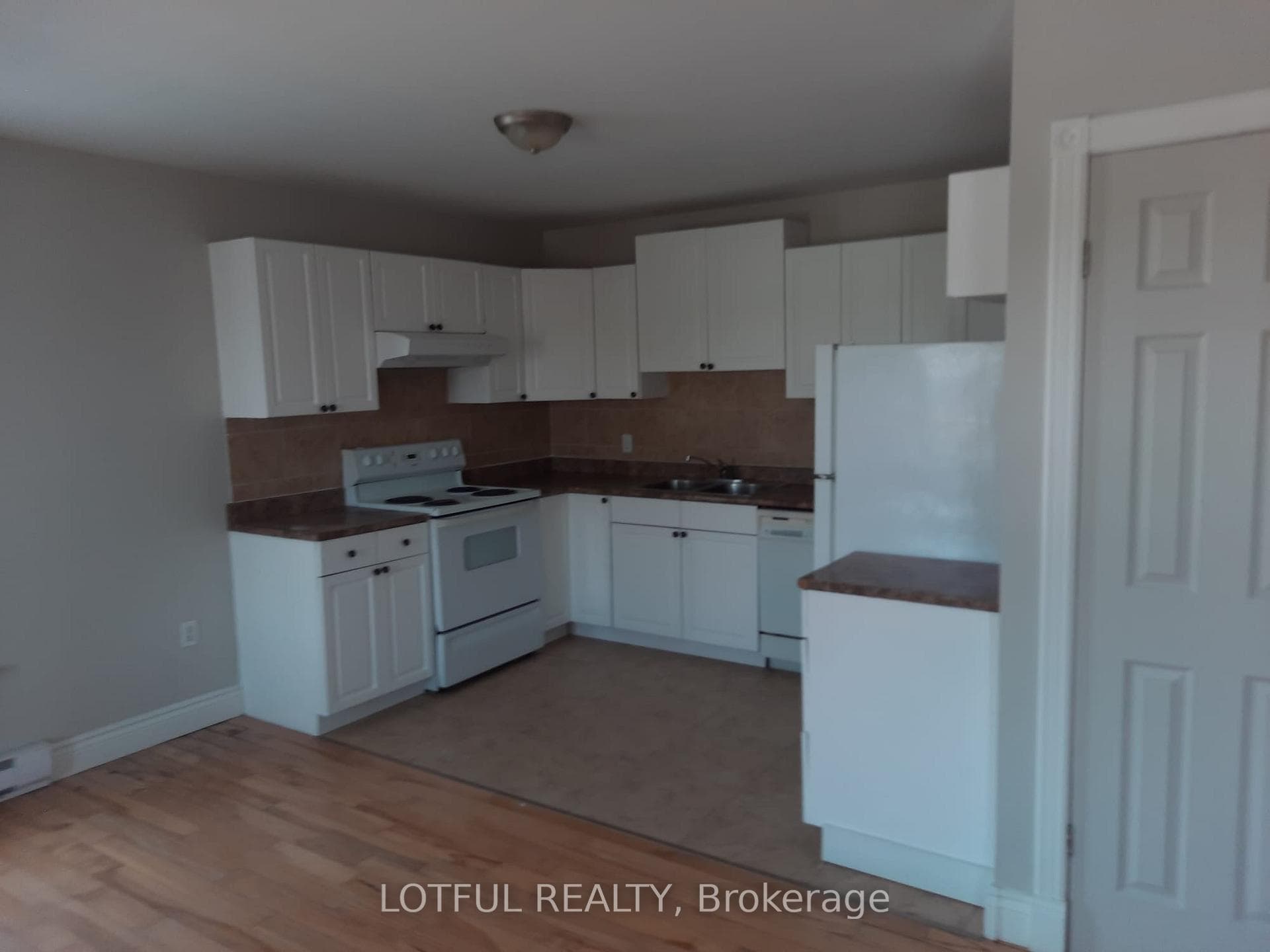 2084 Dundas Street Unit 3 photo 6