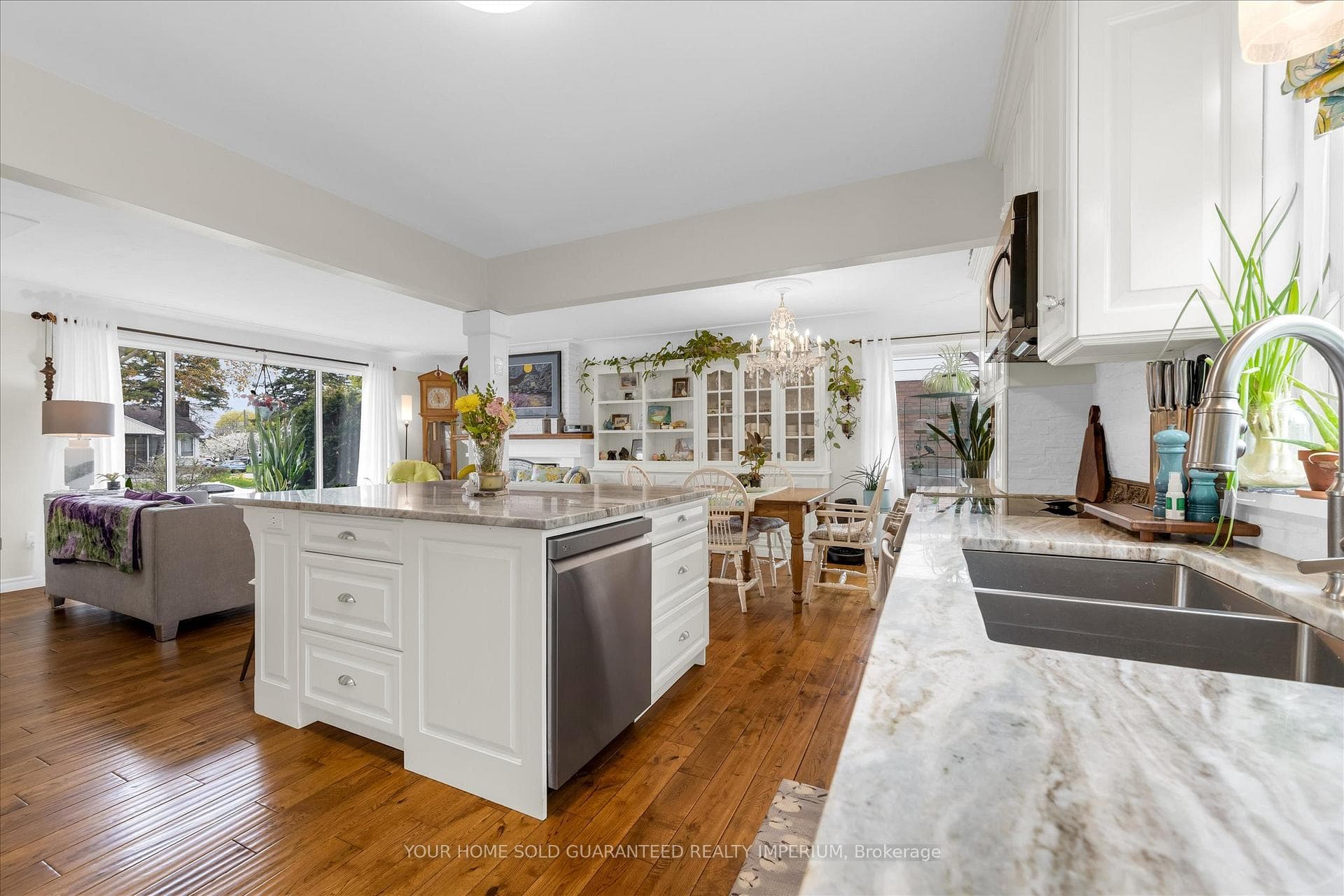 8 Mulock Avenue photo 13