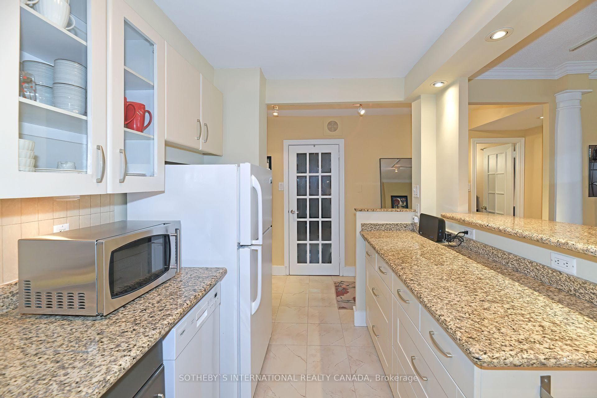 335 Lonsdale Road Unit 406 photo 9