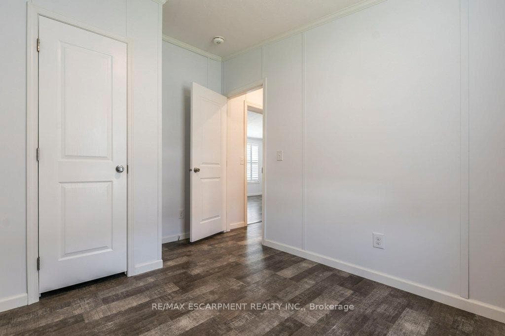 9 Hickory Hollow photo 23