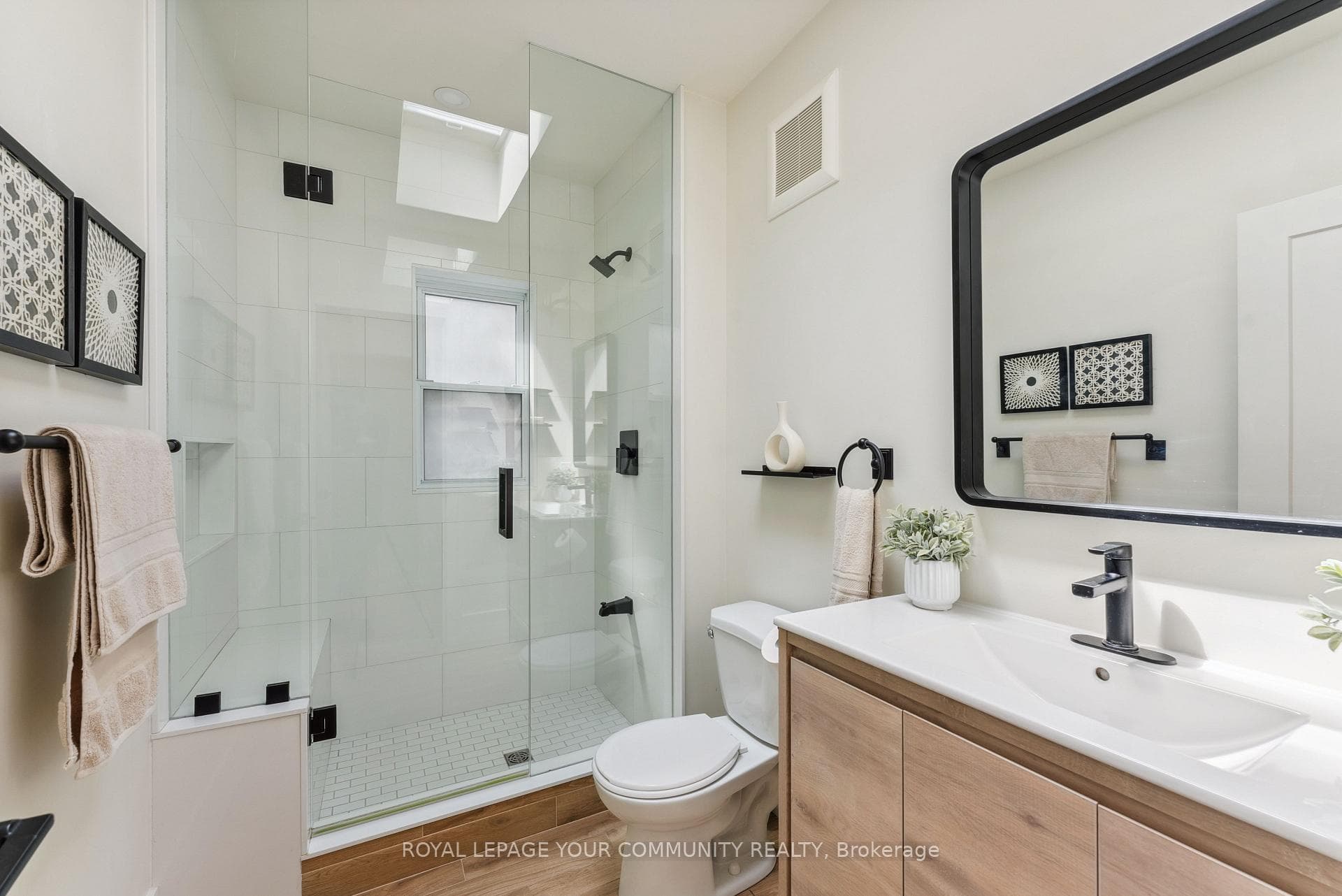 12 Lamb Avenue photo 23