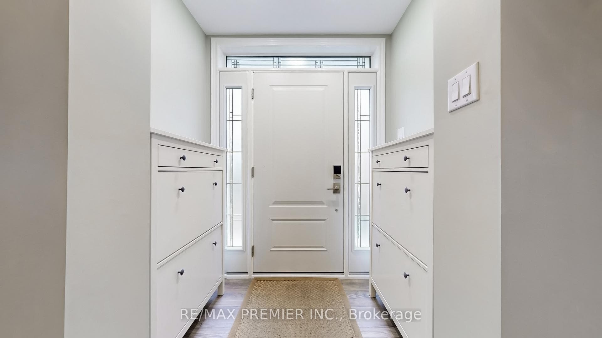 9 Tilden Crescent photo 3
