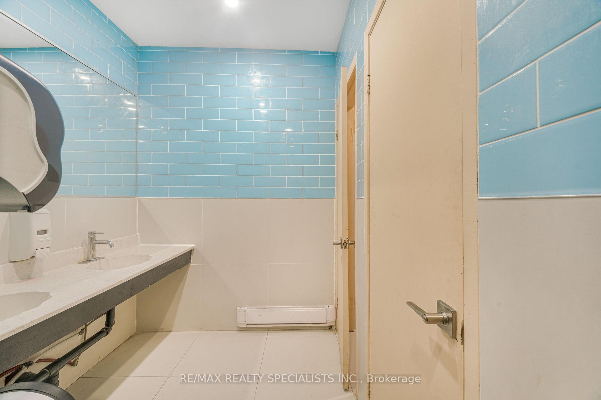 5703 Ferry Street photo 24