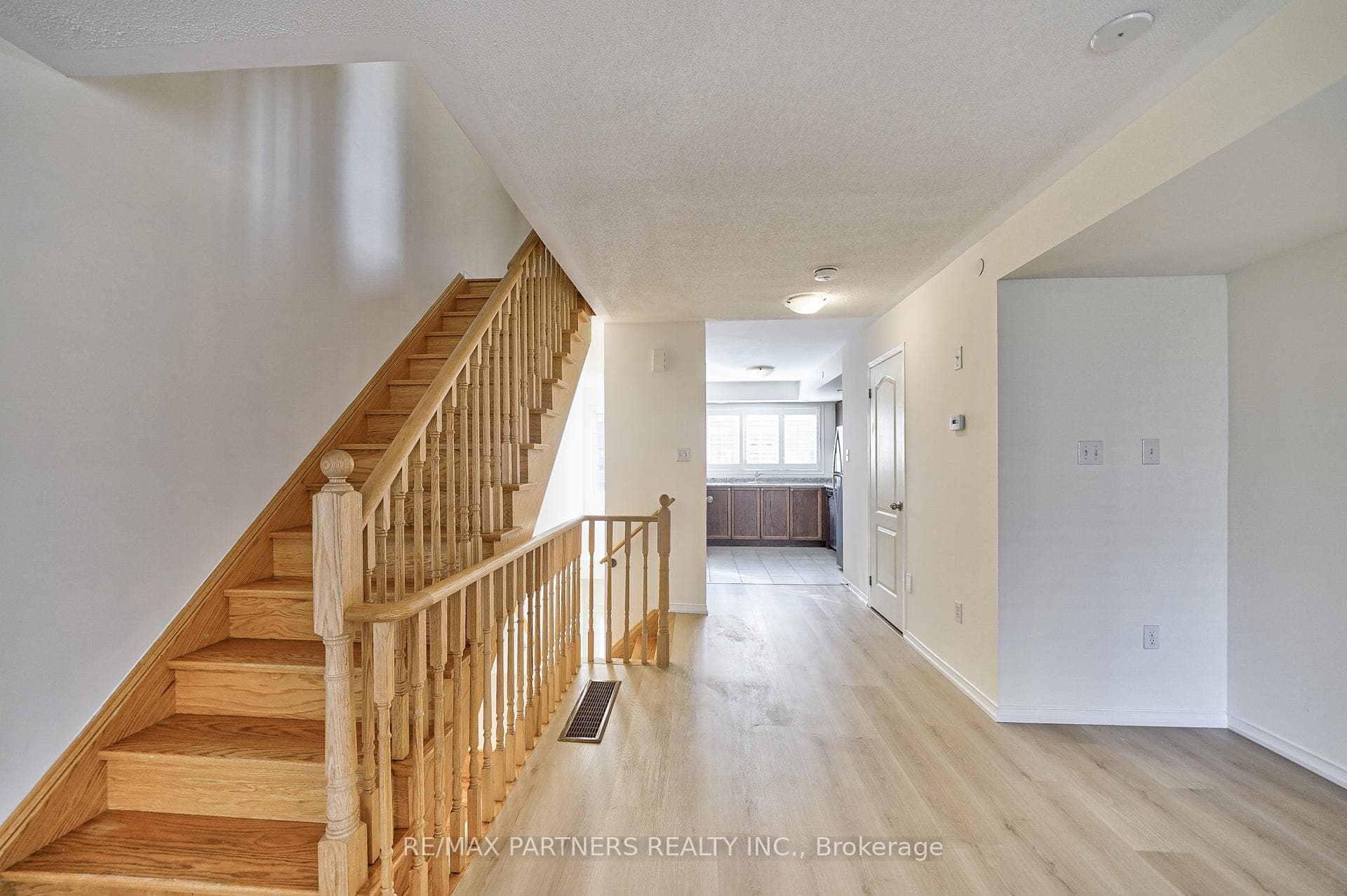 2615 Eaglesham Path photo 3