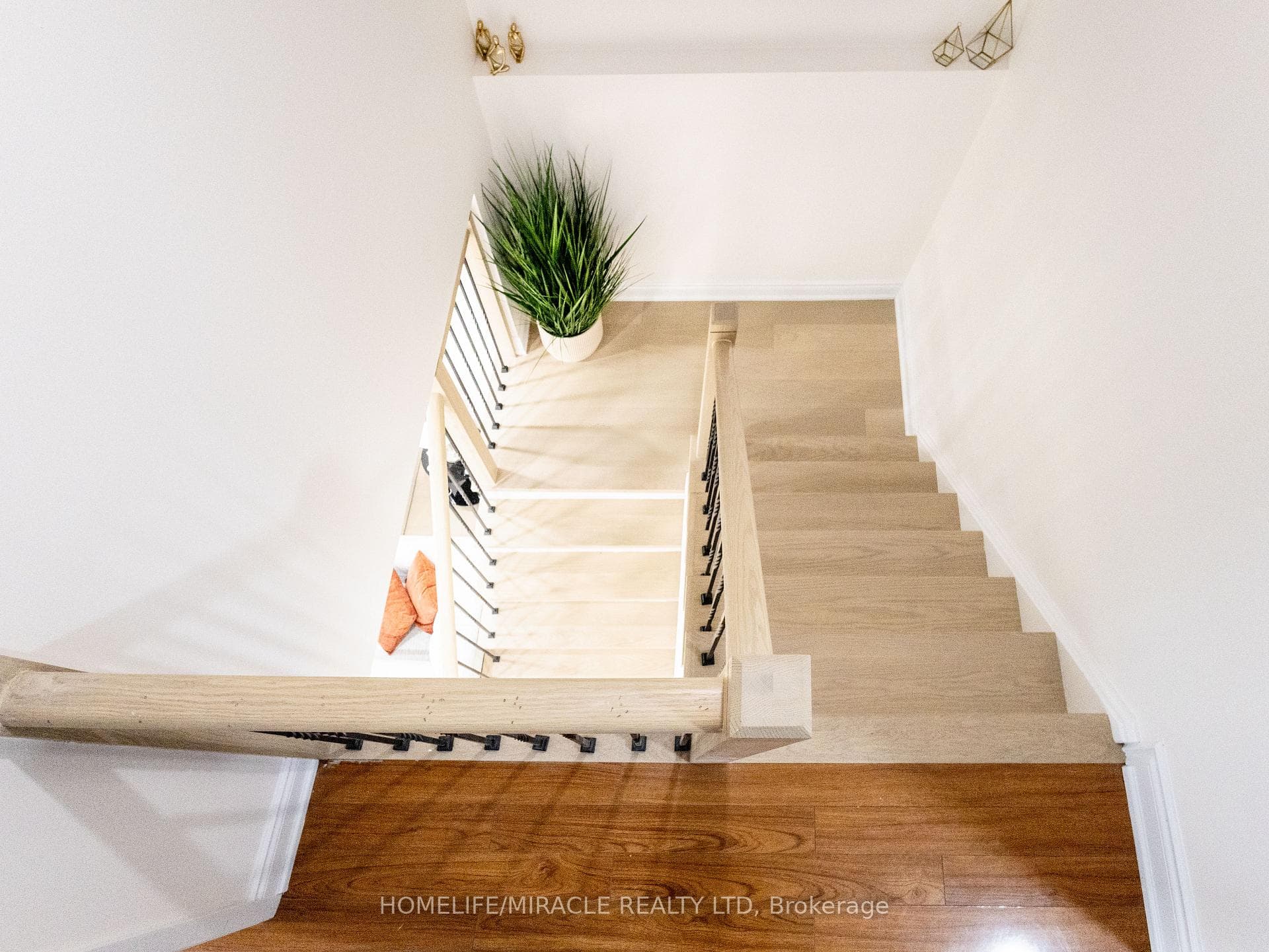 60 Denlow Drive photo 17