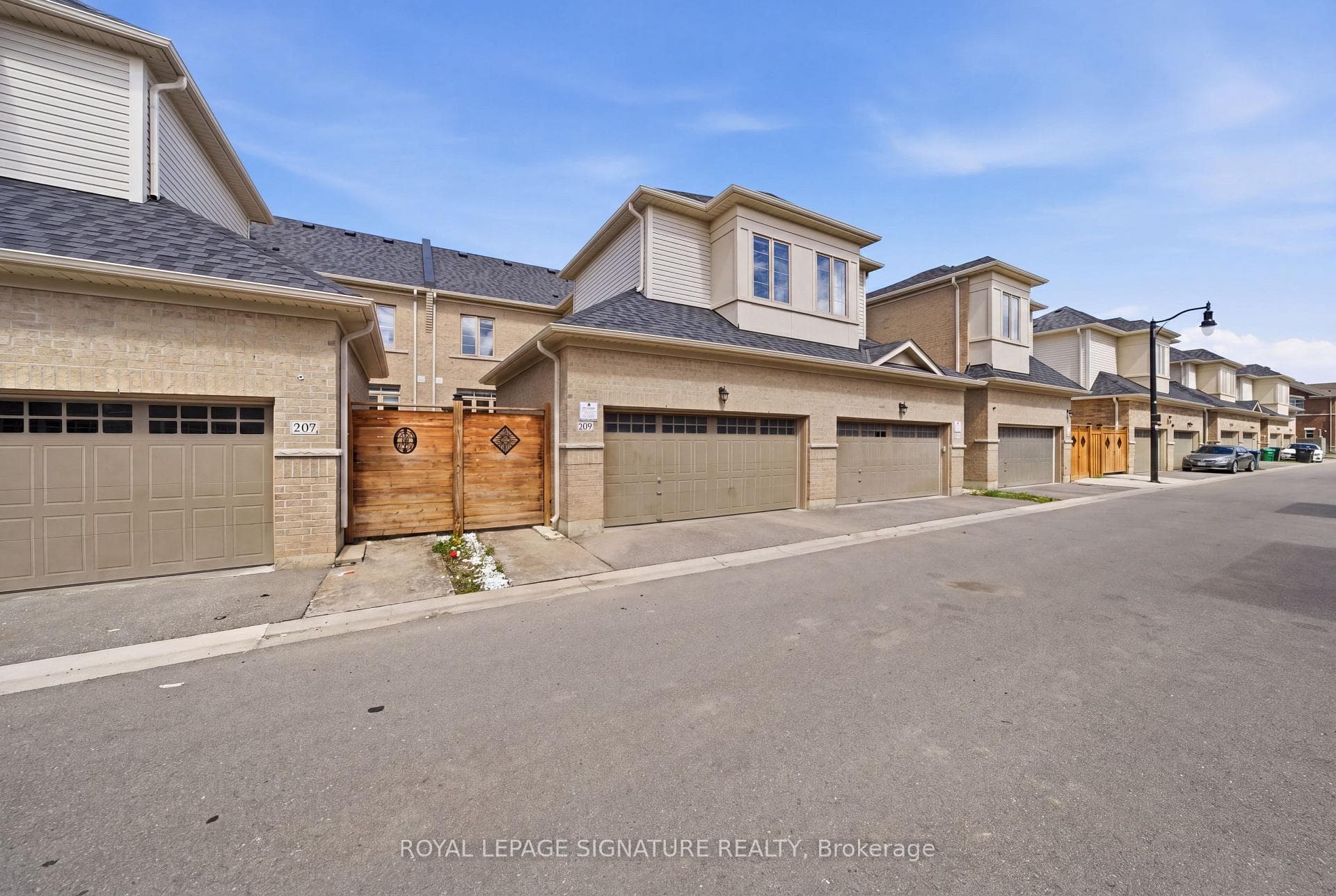 209 Clockwork Drive photo 43