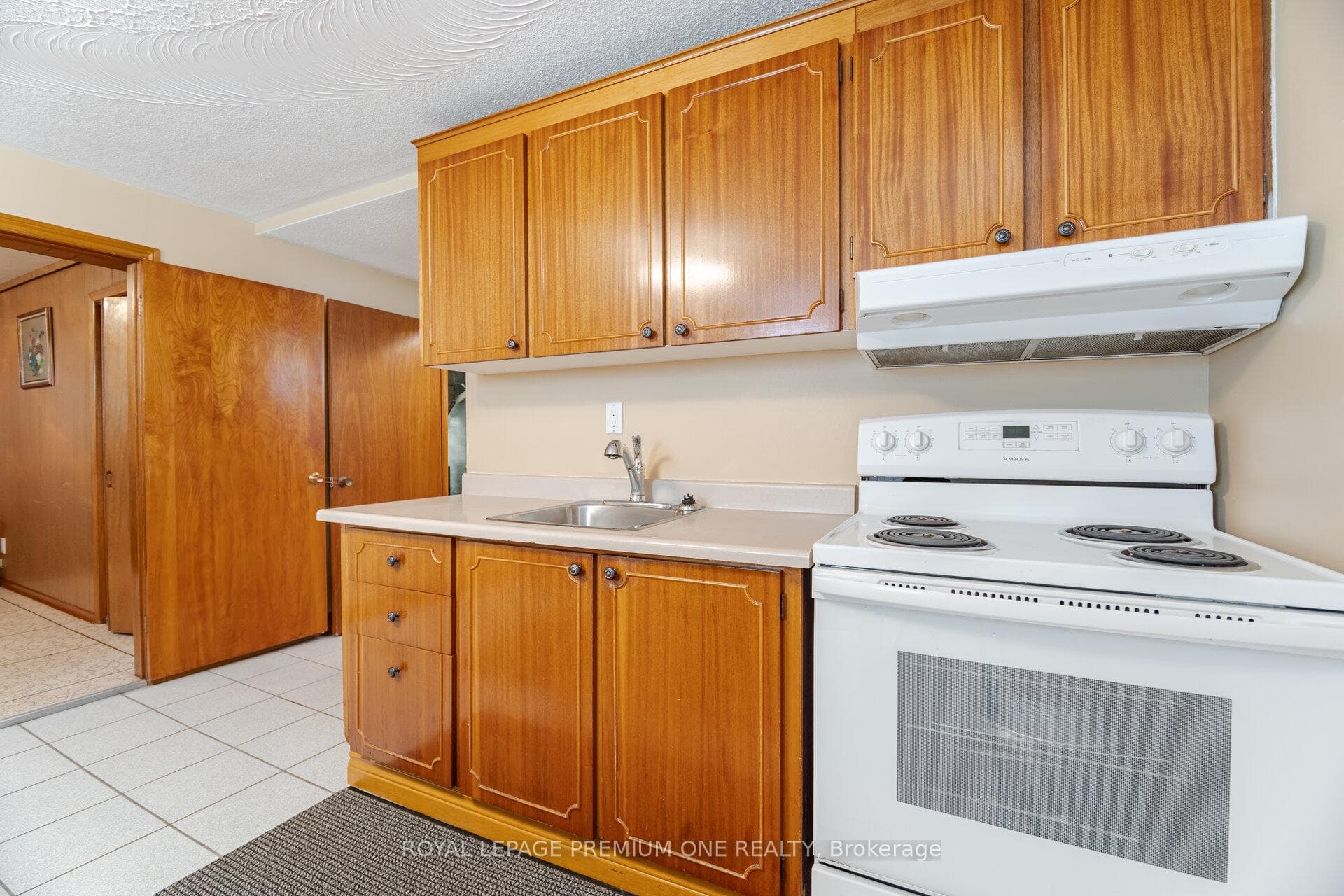 128 Hullmar Drive photo 27