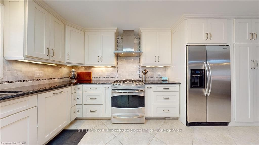 327 CANTERBURY Place photo 15