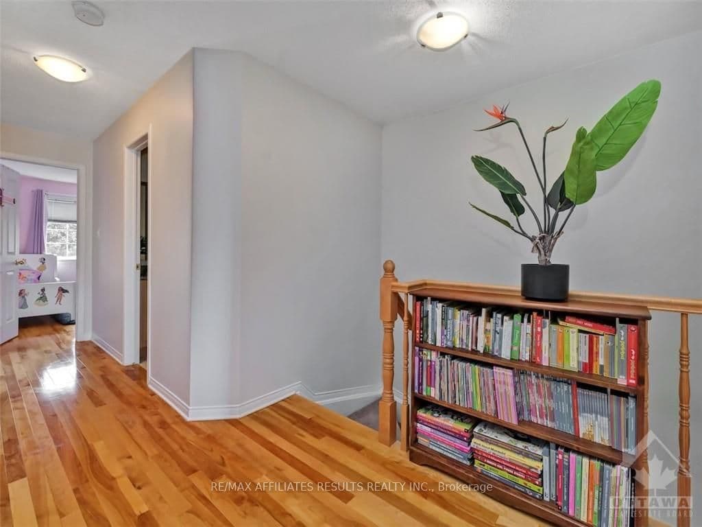 424 ASHBOURNE Crescent photo 19