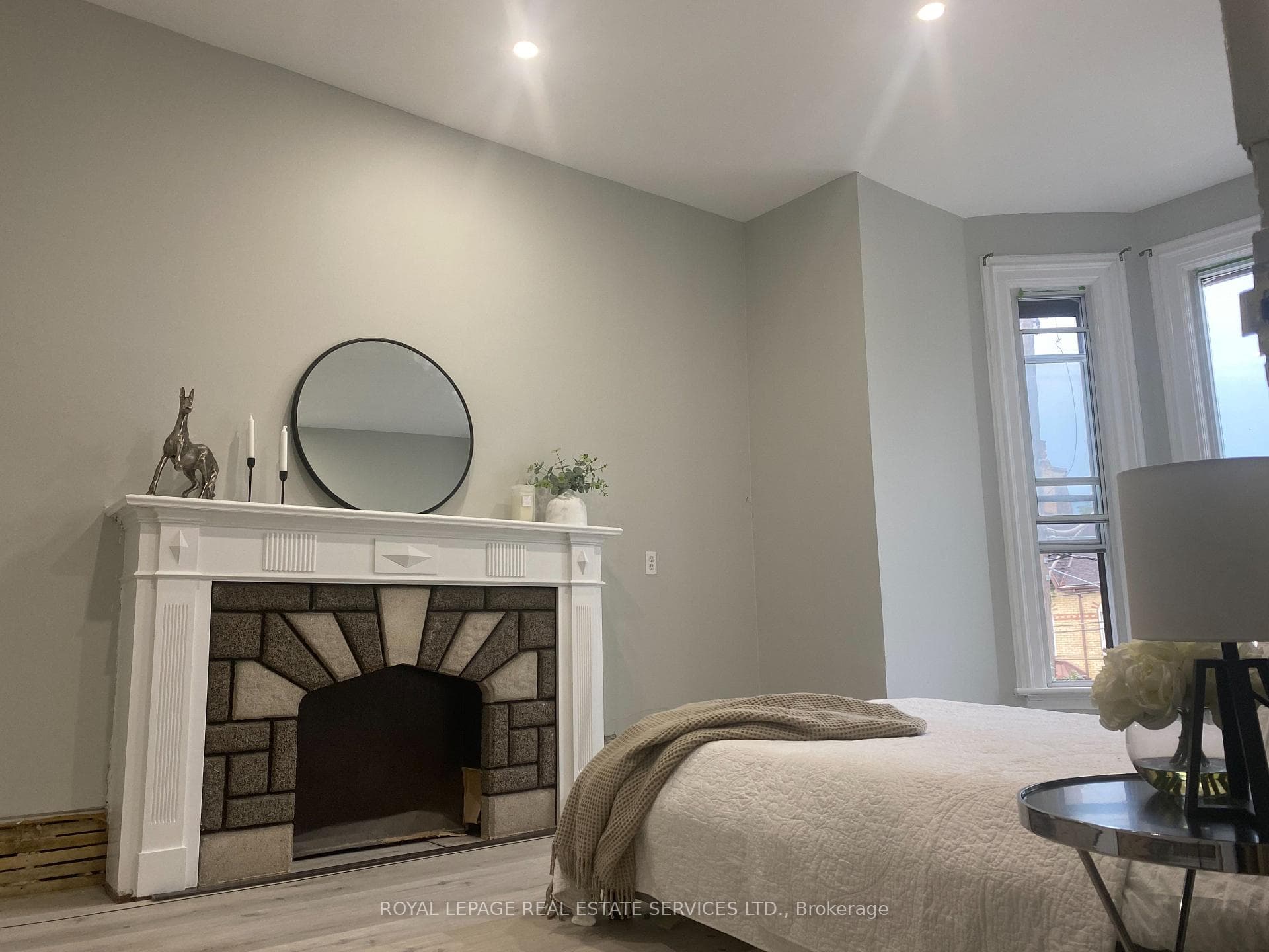 206 Carlton Street Unit 201 photo 4